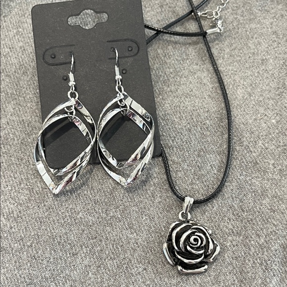 Jewelry - 🌻3/$15 Silvertone Rose Pendant & Swirl Earrings